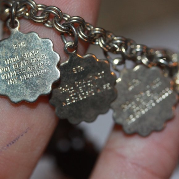 Vintage Ten 10 Commandments Metal Charm Bracelet Women's Silver Tone Bible - Picture 3 of 3